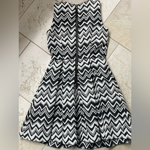 🐦🪺Dress . size 2 - Picture 3 of 7